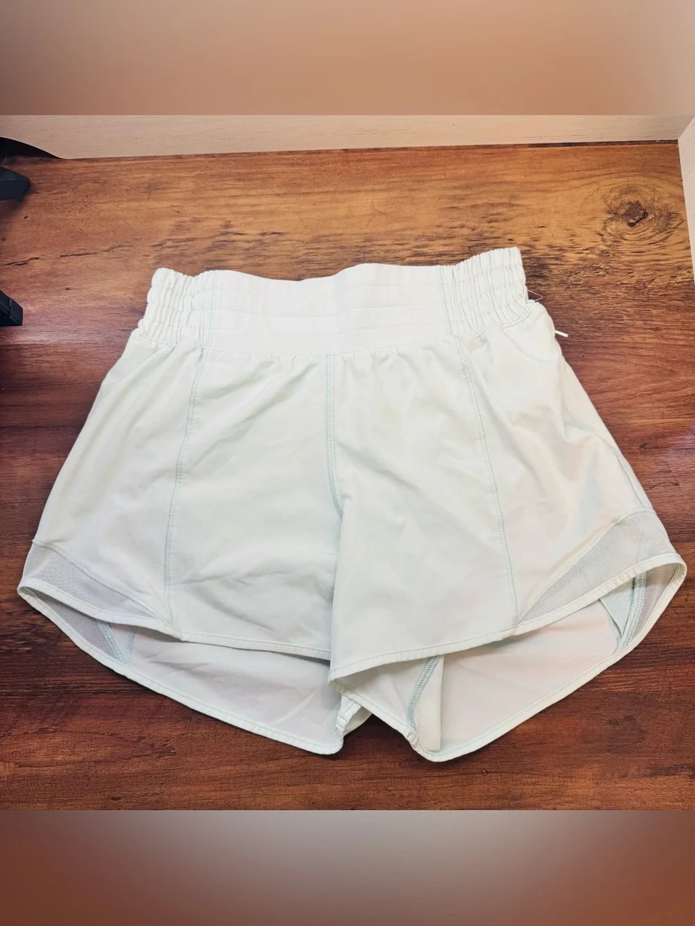Lululemon Hotty Hot High Rise Short 4” Mint Moment Size 2 EUC